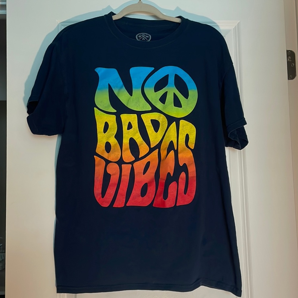 “No Bad Vibes” Graphic Tee L